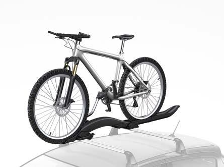 Suporte de tejadilho para bicicleta Com um design leve com fecho, fixado nas barras de tejadilho transversais Toyota.
