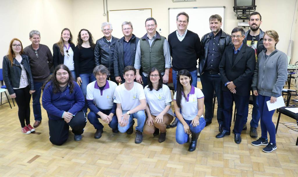 Rio-Grandense de Floricultura (Aflori), com a Emater/RS-Ascar Regional de Santa Maria e com a coordenadora da Equipe PhenoGlad em Santa Catarina.