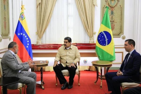 GOVERNOS ESTADUAL E FEDERAL NÃO COMENTAM ENCONTRO DE SENADOR COM MADURO Reunião foi uma ação individual do parlamentar, que tenta conseguir a abertura da fronteira da Venezuela com o Brasil Editorial