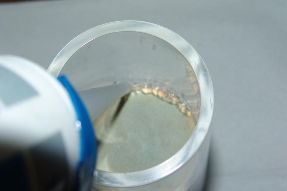 103 Figura 16. Vedação da interface entre uma amostra de cimento endodôntico e o cilindro de acrílico. 4.3.3.5. Procedimento do ensaio.
