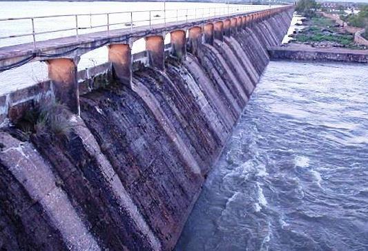 Recuperação da Segurança Hidráulica Barragem Delmiro Gouveia SOLUÇÃO EMERGENCIAL CONSTRUÇÃO DE UM MURO DE RETENÇÃO A JUSANTE -