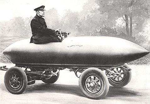 4 (a) (b) Figura 1: (a) veículo projetado por Camille Jenatzy que atingiu 105.85km/h e quebrou o recorde de velocidade em 1899; (b) Alfa Romeo projetado por Count Ricotti em 1914.
