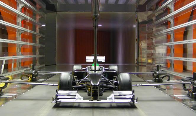 44 Figura 17: Modelo Lotus Cosworth T17 no túnel de vento da Fondtech (009).