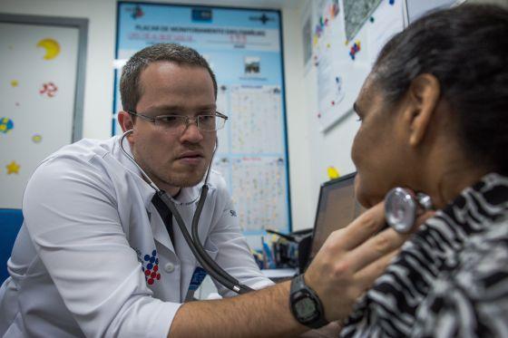 Todo paciente que tiver acesso ao Serviço Hospitalar de Urgência e Emergência deverá, obrigatoriamente, ser atendido por um médico, não