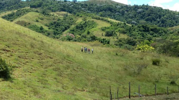 adaptadas para outras áreas, fortalecendo assim o movimento agroecológico local. A abordagem e as reuniões foram realizadas no período entre novembro de 2016 à abril de 2017.