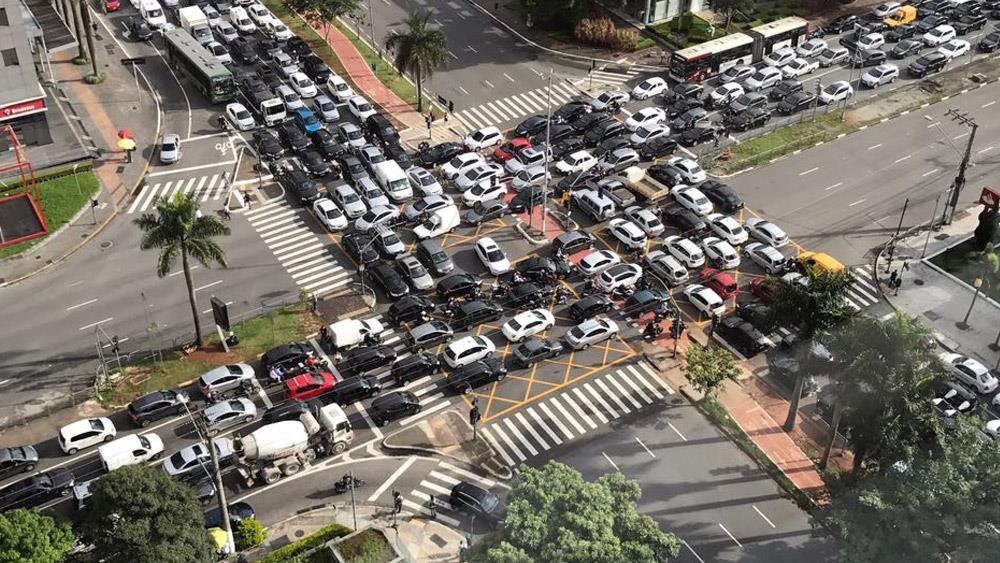 Código de Trânsito Brasileiro III - Das normas gerais de circulação e conduta III - quando veículos,