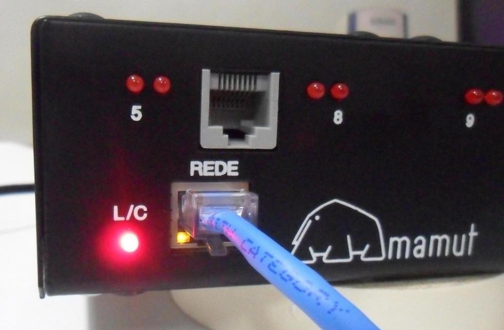 sendo executado; - A placa de rede configurada corretamente; - E o Firewall configurado para o programa MDG_Gravador; Obs: led L/C ao lado do conector de rede fica piscando.