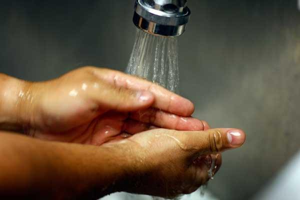 PROVAS OBJETIVAS PROJETISTA LÍNGUA PORTUGUESA Lavar as mãos te deixa livre de culpas, literalmente. Então é por isso que Pôncio Pilatos lavou as mãos.