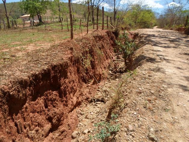 terraços em curvas de nível interligados às