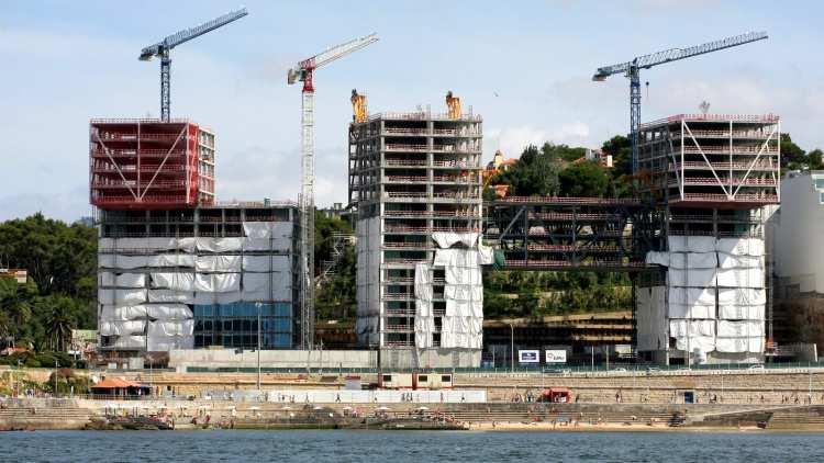 Casos de estudo Estoril-Sol Residence : >Área bruta de 30 000 m2 >Total: 4250 ton RCD