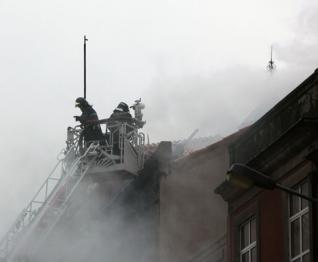 Incêndios em edifícios não residenciais Devolutos 16,13%; Hoteleiros e restauração