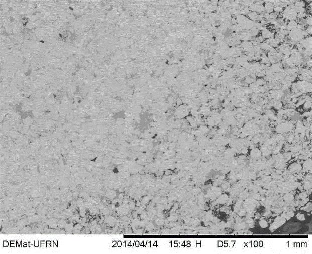 As imagens da figura 35(a-b) mostram as micrografias da amostra sinterizada com temperatura de 1200ºC, durante 60 min, dos pós de Nb-15%Cu que foram moídos por 2 horas.