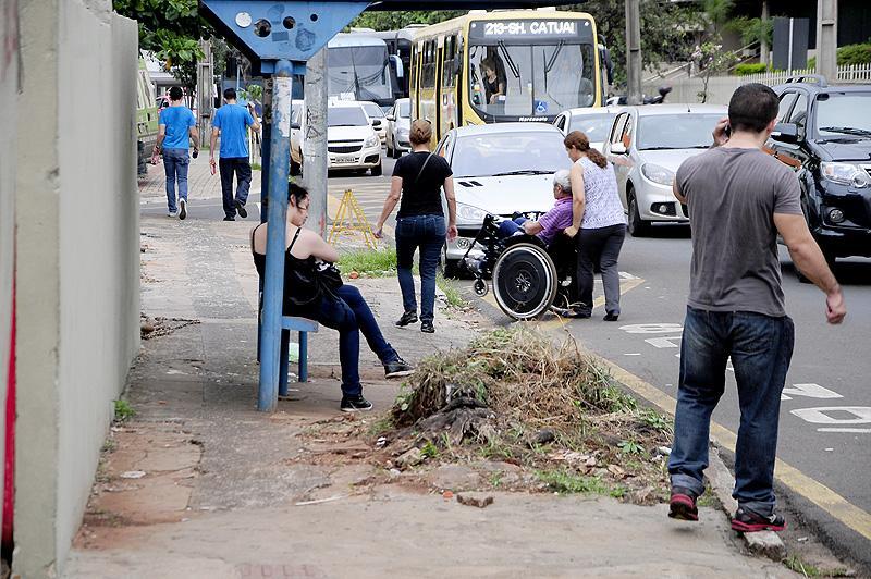 Não apenas dificultam, mas, muitas vezes, impedem completamente sua inserção na sociedade. http://3.bp.blogspot.