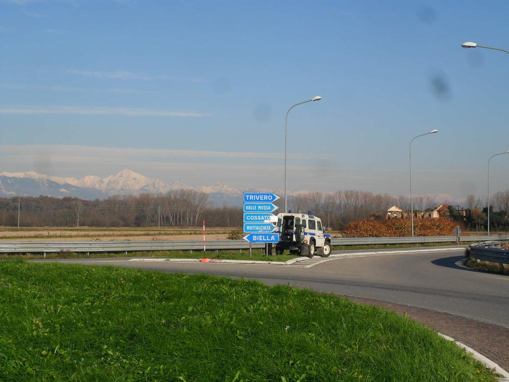 linea ferroviaria Santhià - Biella - Novara (sovrapasso) in Comune di Cossato.