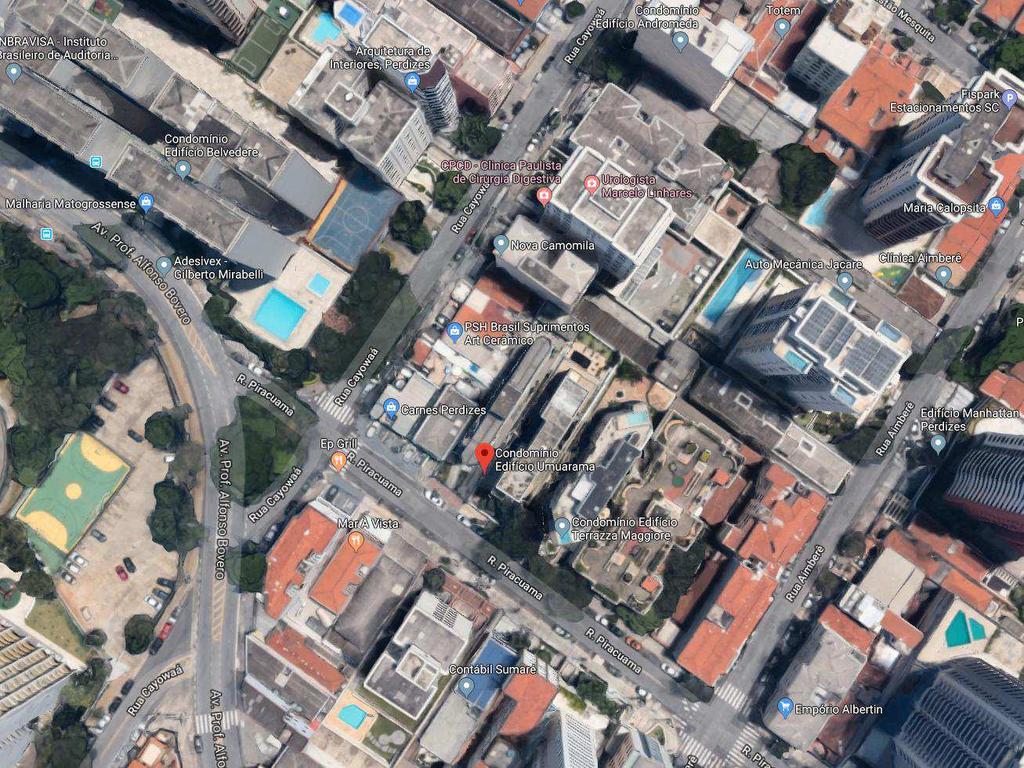O terreno no qual foi implantado o CONDOMÍNIO EDIFÍCIO UMUARAMA apresenta frente de 10,00m para a Rua Piracuama, encerrando a área total de 500,00 m².