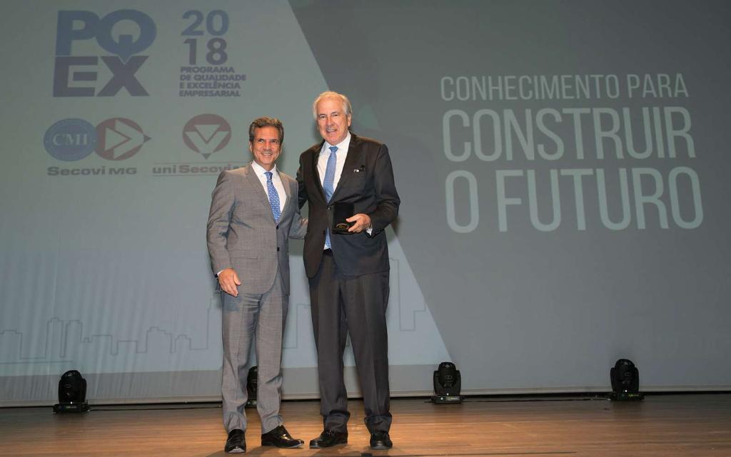 PQEX 2018 Rubens Menin, presidente do conselho de administração da MRV, recebeu das mãos do empresário Anuar Donato uma medalha