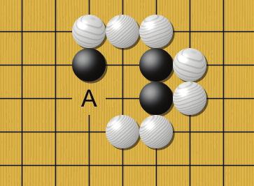 A e B são miai: se Branca joga em A, Preto joga em B e vice-versa. Contudo, ele tem um ponto fraco (A) enquanto não está totalmente formado.