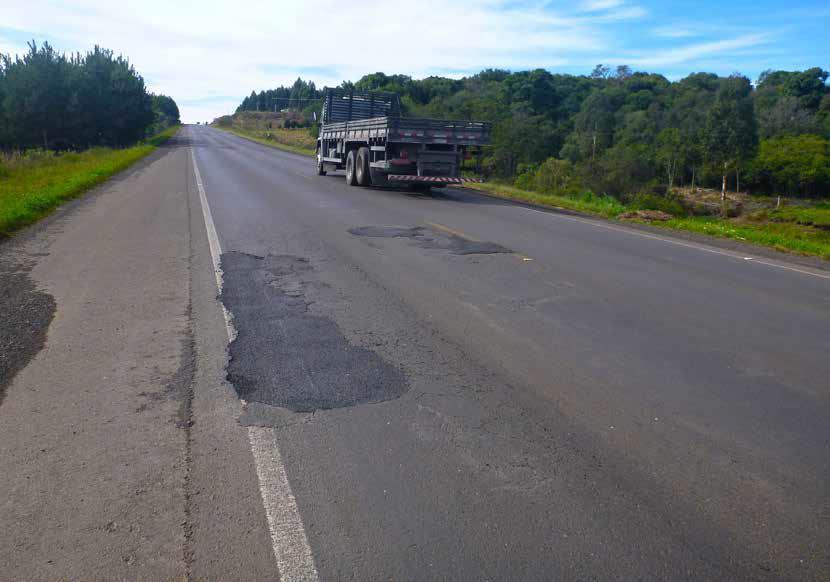 É caracterizado pelo preenchimento de buracos, de outra cavidade ou de alguma depressão com a utilização de massa asfáltica.