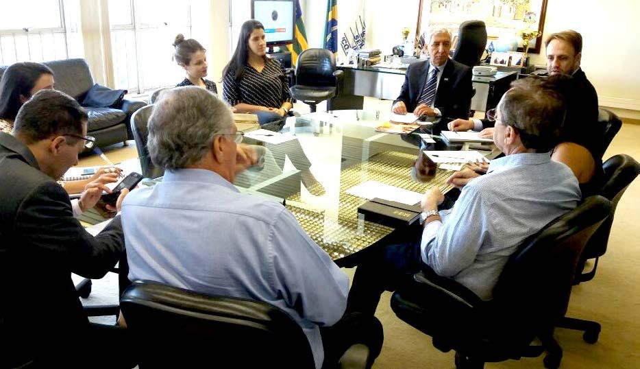 BRASIL- CANADÁ O presidente em exercício da Fieg, Wilson de Oliveira, se reuniu no dia 14/09 último, na Casa da Indústria, com representantes da Câmara de Comércio Brasil-Canadá.