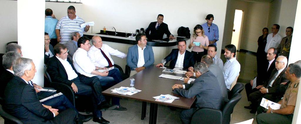 FIEG ANÁPOLIS Entidade reforça apoio ao projeto do pólo de defesa presidente da Fieg Regional O Anápolis, Wilson de Oliveira, participou de encontro com o governador Marconi Perillo, ocorrido no