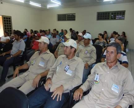 o material para venda, não poderão catar o material em meio ao lixo e não haverá entrada de pessoas que não estejam trabalhando na associação.