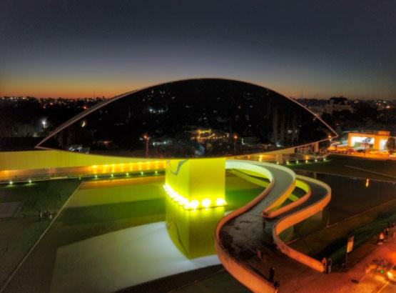 Museu Oscar Niemeyer - Foto: José Fernando Ogura DICAS FEIRAS Quem gosta de feiras tem opções de sobra em Curitiba, desde comidas típicas,