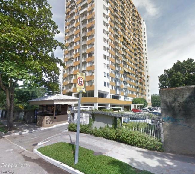 Leilão Judicial Dia 4//208 2ª Praça Apartamento 5, bloco 3, do Condomínio Pedra da Gávea, situado na Avenida Adolpho de Vasconcelos, n 444, Barra da Tijuca, Rio de Janeiro/RJ.