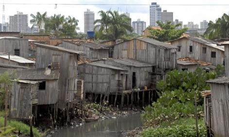 acesso de reafirmamos diferenças, como quando Indivíduos e Grupos Sociais aos BENS provocam DISCRIMINAÇÃO SOCIAL e MATERIAIS, a DIREITOS e PRECONCEITOS contra Mulheres, Negros, RECOMPENSAS que a vida