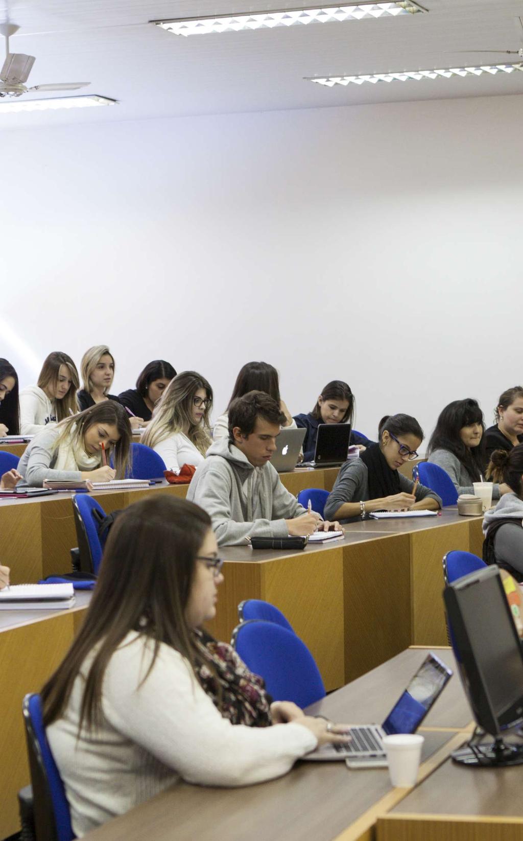 ÁREAS DE ATUAÇÃO Diferenciais Centro de Pesquisa Jurídica e Social: inclui pesquisa, iniciação científica, Programa de Pós-Graduação e Grupo de Pesquisa em Arbitragem; Possui um Núcleo de Prática