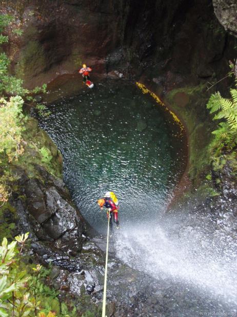 O Canyoning é uma atividade desportiva praticada na