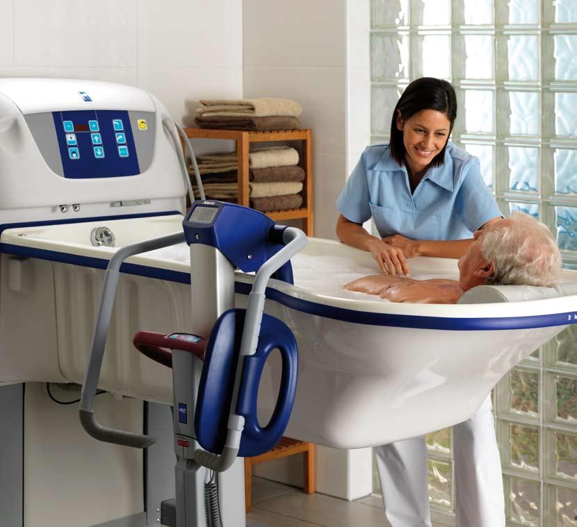 Os profissionais de saúde que utilizam uma cadeira de higiene de altura fixa para lavagem e banho dos residentes trabalham durante 69% do tempo numa postura pouco saudável.