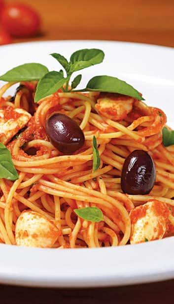 SPAGHETTI COM FRANGO Massa spaghetti com molho branco, ervilha fresca, filé de