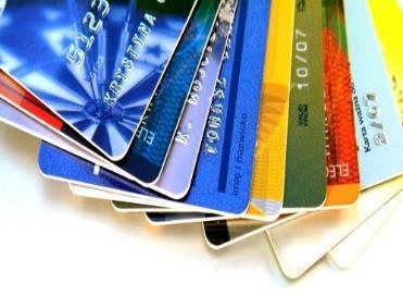 Em il de 2016, 59,6% dos endividados comprometram sua com o cartão de crédito.