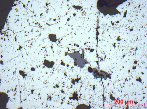 A B tur ant/rt apy Figura 41 - Fotomicrografias de turmalina quartzito mostrando arsenopirita (apy) com inclusões de turmalina (tur) e anatásio/rutilo (ant/rt). Amostra FJG23 453,81 m.