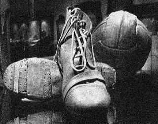 Em 1935 Juan Carlos veio para o Brasil e trouxe na bagagem esse novo esporte trocando o nome para futebol de salão na cidade de São Paulo.