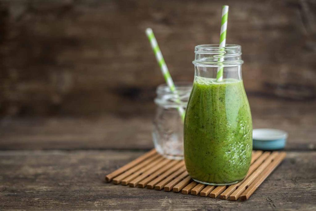 RECEITAS: Suco Verde para aumentar imunidade Ingredientes: 2 laranjas ½ xícara (chá) de acerola 1 folha de couve 100ml de água ou