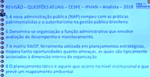 mas um deles só permaneceria com princípios burocráticos, justamente o Núcleo estratégico. Todos os demais fariam a transição democrático para gerencial. E aí, propriedade, com quem fica?