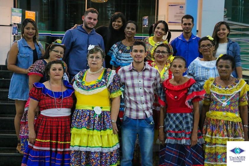 Cleiton Oliveira, com muito forró, dança, quadrilha e animação que apenas essas meninas possuem. Elas fizeram a festa com energia positiva.