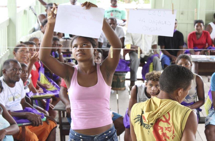 » Oficina ARQMO: 20 anos de lutas e conquistas A oficina foi realizada na Comunidade Jamari (em Oriximiná), nos dias 8 e 9 de dezembro, com a presença de 51 participantes (21 mulheres e 30 homens) de