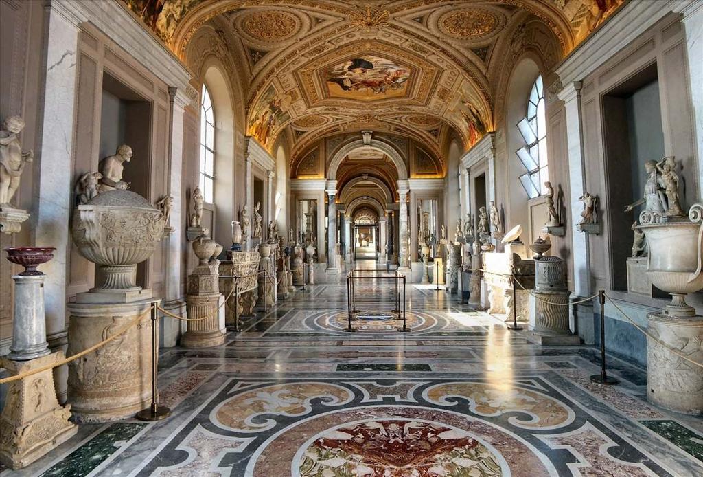 Será organizada uma visita com guia ao interior dos Museus do Vaticano, um dos mais antigos e ricos em