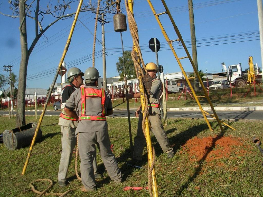 recalque pode interferir na vida útil da estrutura, pois a constante exposição a variação do clima pode levar a evolução desta patologias afetando a parte estrutural como por exemplo a oxidação da