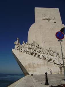 Salientar a importância da situação geográfica da cidade de Lisboa e a sua relação com o Rio Tejo,