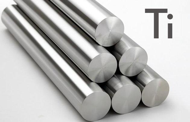 4.1. Titânio Definido pela ASTM como Grades 1, 2, 5 e 12, são todos nominalmente imunes a SCC. Grade 5 Ti-6Al-4V: Liga com 6%alumínio e 4%vanádio. Tensão de escoamento de até 560 MPa.