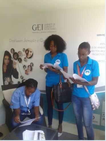 informação, o GEI integrou no projecto alguns estudantes finalistas como consta das imagens tiradas no Stand do GEI na Expo Huila.