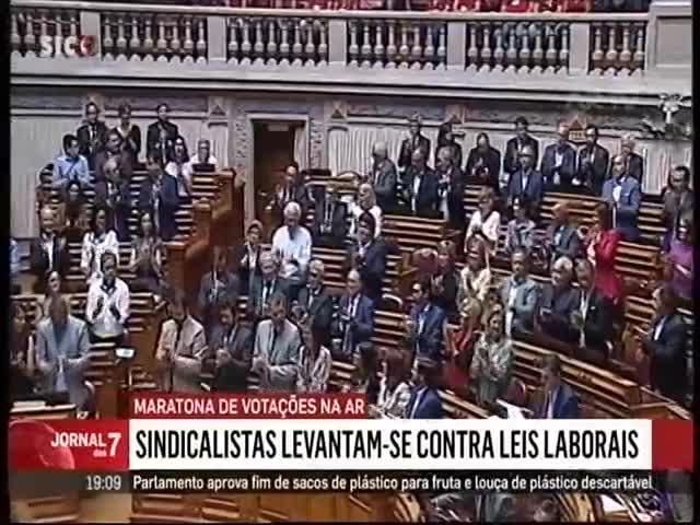 O Parlamento já terminou a maratona de votações neste último plenário da legislatura.