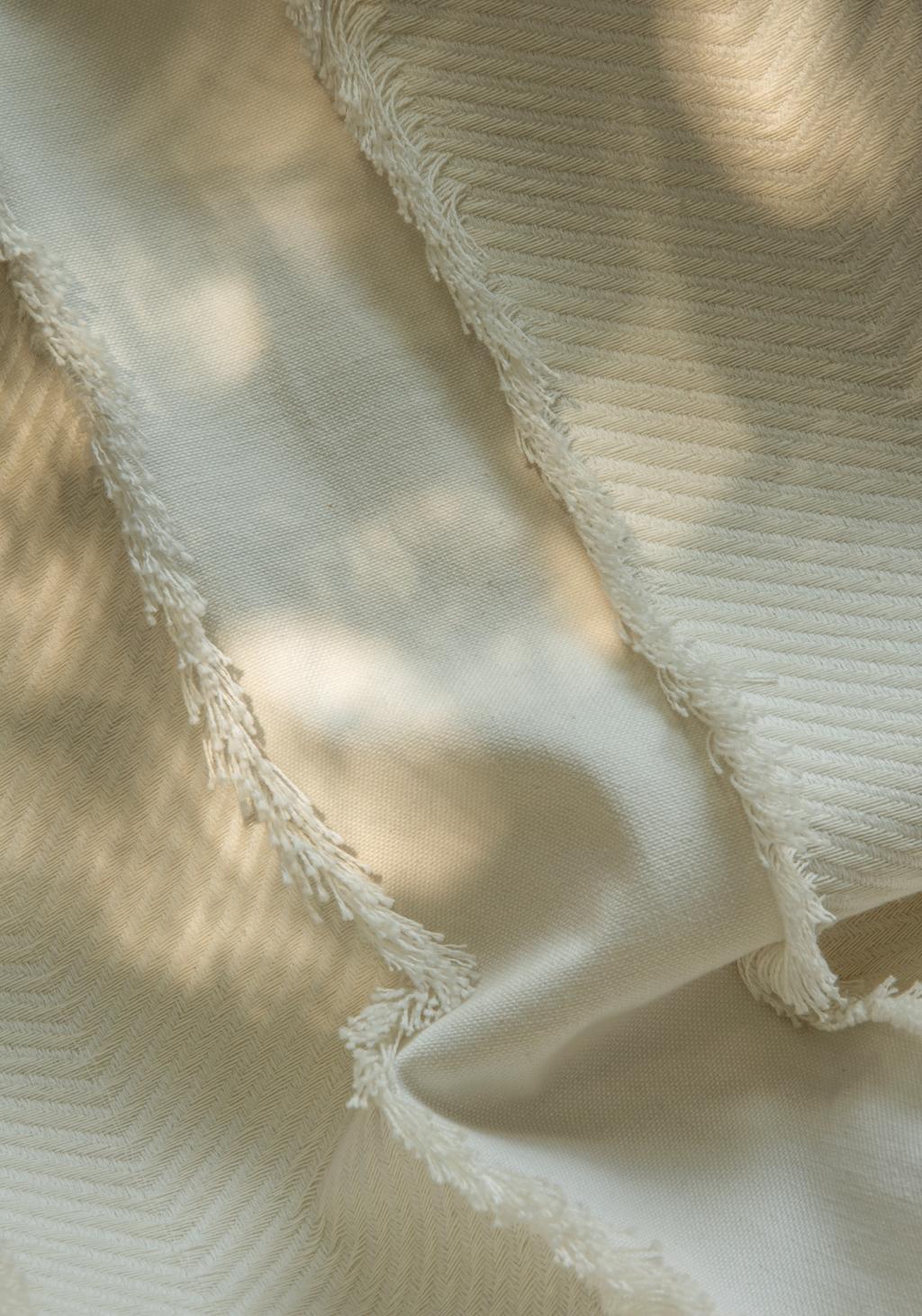 ALGODÃO O algodão tem alto poder de absorção de umidade, permitindo que a pele respire livremente quando em contato com ele.