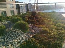 Exemplos de referência de coberturas verdes intensivas Cobertura verde em Bjørvika, Oslo Produto: Leca 10-20 mm e 4-10 mm Localização: Oslo, Noruega As coberturas verdes e os jardins nos telhados
