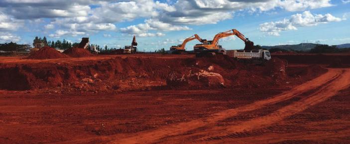 Terraplenagem A terraplenagem é uma técnica construtiva muito antiga, utilizada desde os primórdios para aplainar e aterrar terrenos com o objetivo de atender a projetos de engenharia e construção de