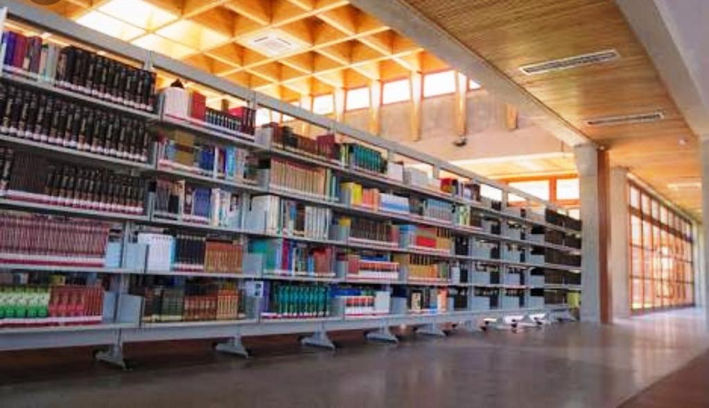 Bibliotecas: PTI/JU A biblioteca da UNILA (BIUNILA) possui um grande