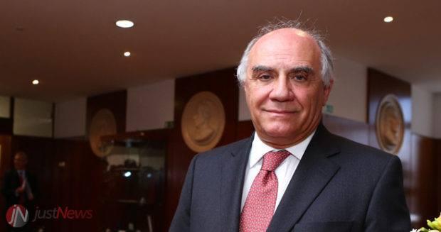 Victor Machado Gil é presidente-eleito da Sociedade Portuguesa de Cardiologia, coordenador da Unidade Cardiovascular e Diretor do Centro de Educação, Ensino e Investigação do Hospital Lusíadas Lisboa.